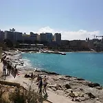 Sunny 2 Bedroom, 2 Bathrooms, Seaside Apt. *