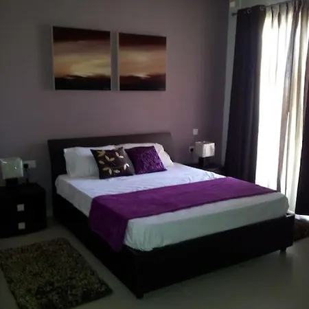 Sunny 2 Bedroom, 2 Bathrooms, Seaside Apt. Daire Sliema