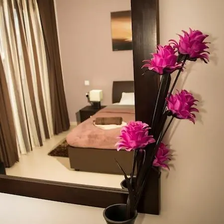 Sunny 2 Bedroom, 2 Bathrooms, Seaside Apt. アパート