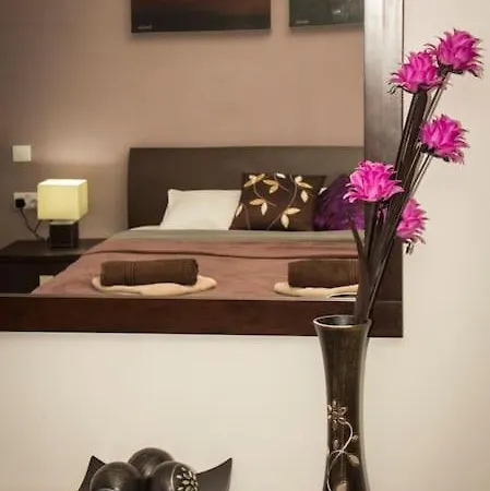 Sunny 2 Bedroom, 2 Bathrooms, Seaside Apt. سليمة