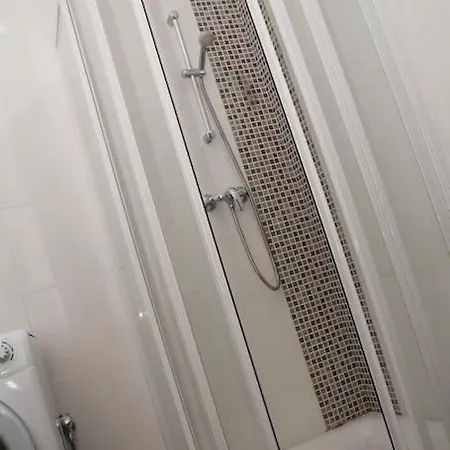 Sunny 2 Bedroom, 2 Bathrooms, Seaside Apt. アパート *
