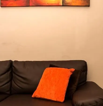 Sunny 2 Bedroom, 2 Bathrooms, Seaside Apt.