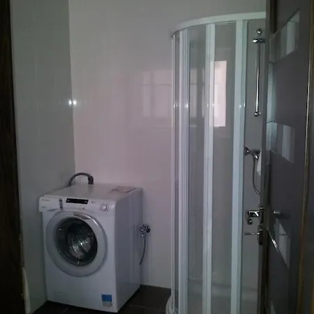 Sunny 2 Bedroom, 2 Bathrooms, Seaside Apt. スリーマ