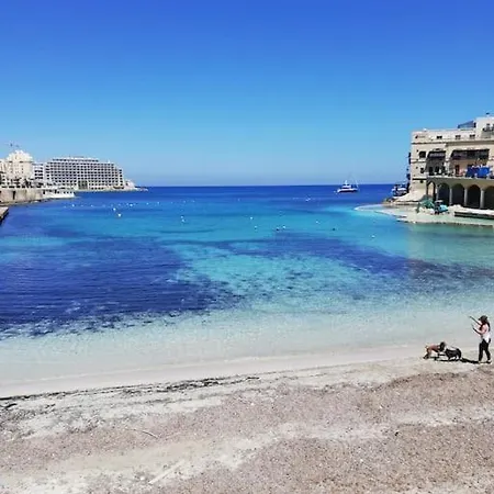 Daire Sunny 2 Bedroom, 2 Bathrooms, Seaside Apt. *