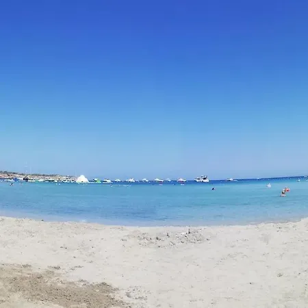 Sunny 2 Bedroom, 2 Bathrooms, Seaside Apt. * スリーマ