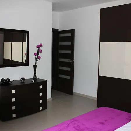 شقة Sunny 2 Bedroom, 2 Bathrooms, Seaside Apt. *