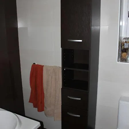 Apartment Sunny 2 Bedroom, 2 Bathrooms, Seaside Apt.