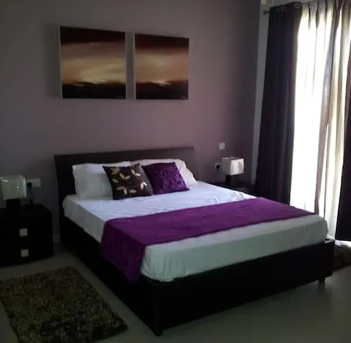 Sunny 2 Bedroom, 2 Bathrooms, Seaside Apt. アパート スリーマ