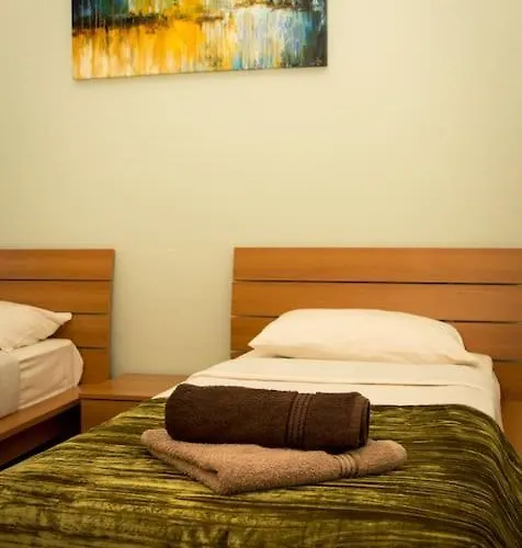 Sunny 2 Bedroom, 2 Bathrooms, Seaside Apt.