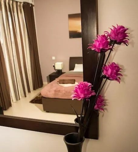 Sunny 2 Bedroom, 2 Bathrooms, Seaside Apt. アパート