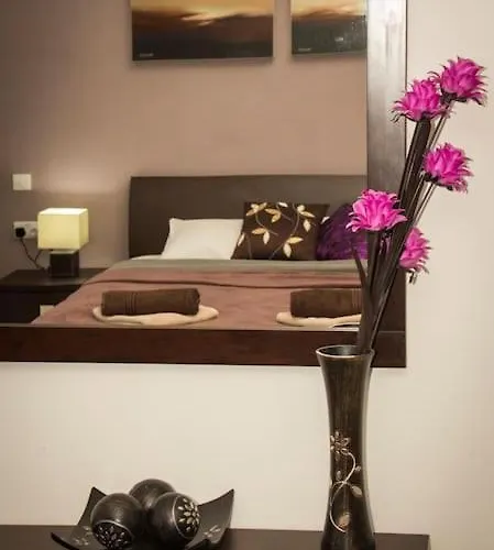 Sunny 2 Bedroom, 2 Bathrooms, Seaside Apt. スリーマ