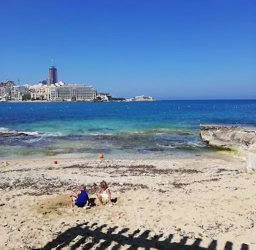 アパート Sunny 2 Bedroom, 2 Bathrooms, Seaside Apt. スリーマ