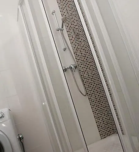 Sunny 2 Bedroom, 2 Bathrooms, Seaside Apt. アパート *