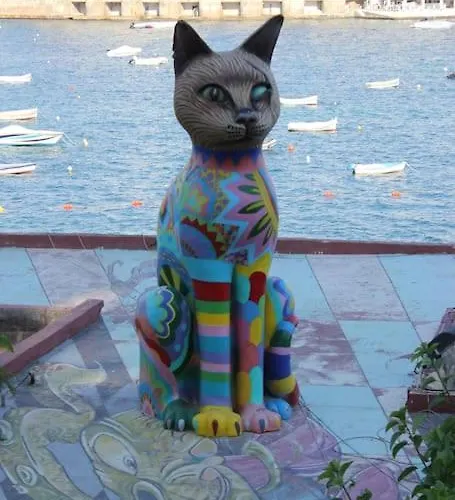 Sunny 2 Bedroom, 2 Bathrooms, Seaside Apt. アパート スリーマ