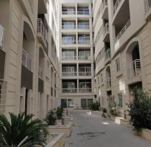 Sunny 2 Bedroom, 2 Bathrooms, Seaside Apt. * スリーマ