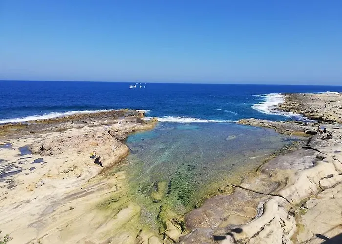 Sunny 2 Bedroom, 2 Bathrooms, Seaside Apt. *