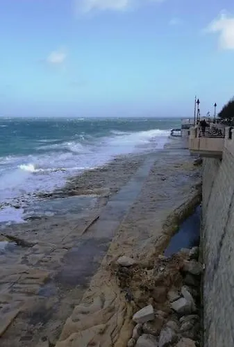 アパート Sunny 2 Bedroom, 2 Bathrooms, Seaside Apt.