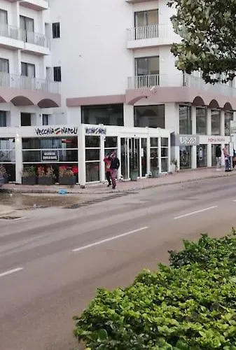 Sunny 2 Bedroom, 2 Bathrooms, Seaside Apt. アパート スリーマ