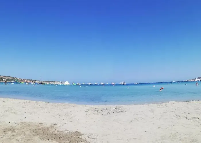 Sunny 2 Bedroom, 2 Bathrooms, Seaside Apt. * スリーマ