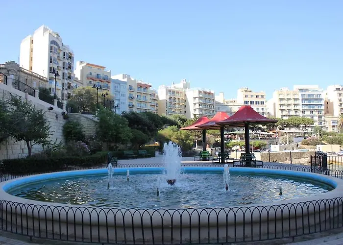 Sunny 2 Bedroom, 2 Bathrooms, Seaside Apt. アパート