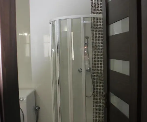 Sunny 2 Bedroom, 2 Bathrooms, Seaside Apt.