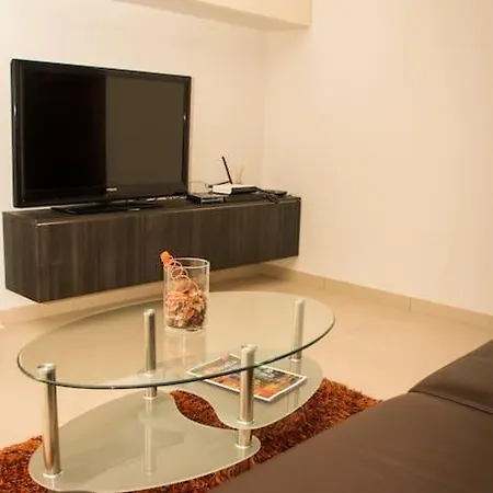 Apartament Sunny 2 Bedroom, 2 Bathrooms, Seaside Apt. *