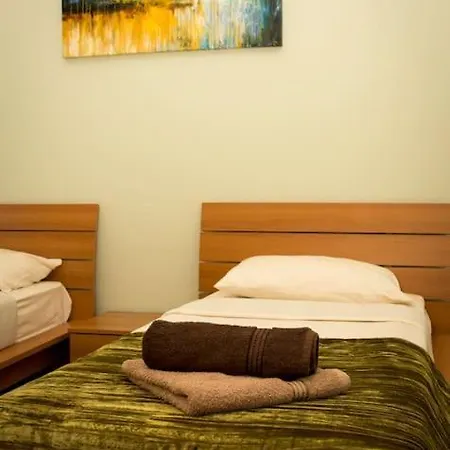 Sunny 2 Bedroom, 2 Bathrooms, Seaside Apt.