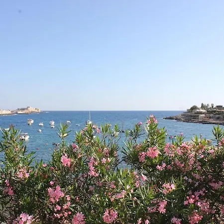 Sunny 2 Bedroom, 2 Bathrooms, Seaside Apt. Apartament *