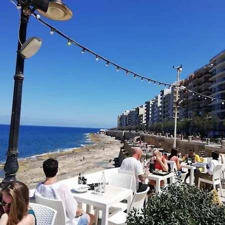 Sunny 2 Bedroom, 2 Bathrooms, Seaside Apt. Sliema